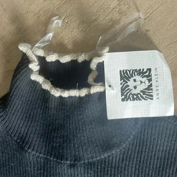 Anne Klein size Small mock turtleneck.  NWT. - Picture 2 of 7